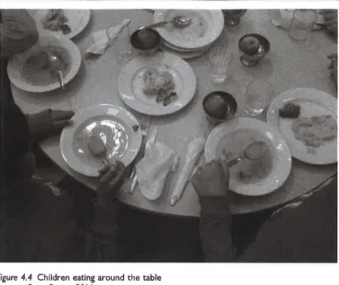 Figure  4.4  Children  eating around  the table  Source:  Rosa  Sousa,  2016. 