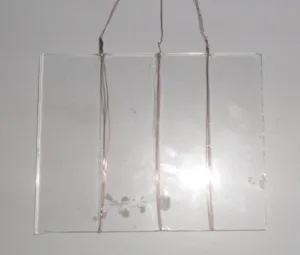 Figura 6: Placa de vidro com fios de cobre. 
