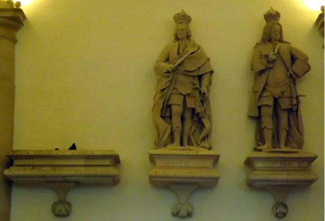 Fig. 24 - Esculturas de D. João V e D. José I, seguidas pela peanha para a escultura de D