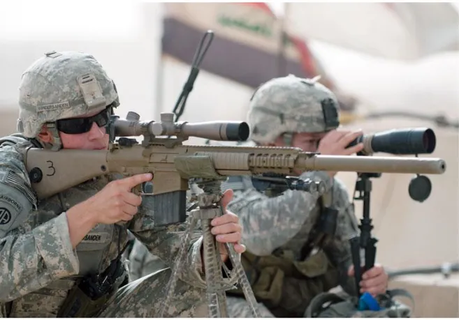 Figura 16- Soldado do Exercito dos EUA com uma M110 SASS no Iraque  Fonte: http://www.militaryfactory.com/smallarms/detail.asp?smallarms_id=246 