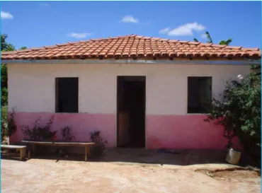 Figura 4 – Domicílio com boa condição estrutural e do telhado.  Município de Minas Novas, Vale do Jequitinhonha.