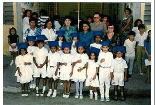 Foto 2 – Professora com alunos na   comemoração do Doutor do ABC