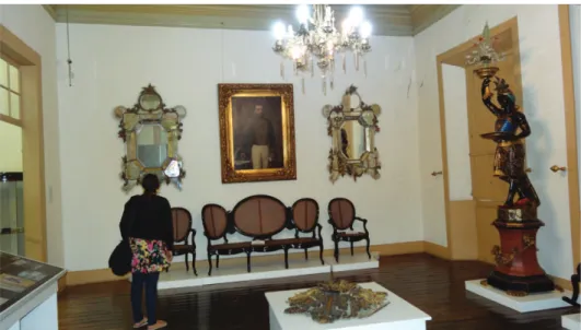 Figura 3: Sala da exposição sobre a família Queiroz Telles,   onde se apresentam peças do mobiliário da casa.