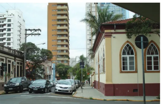 Figura 2: À direita, vista lateral da Casa de Prudente de Moraes.