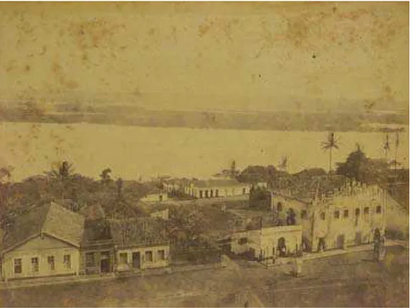 Fig. 06 –  Foto Panorâmica da Cidade. Álbum Fotográfico de Bruno Bougard de 1904.   A ladeira da cadeia prossegue até o rio, onde se podem ver barcos atracados