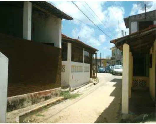 FIGURA 30: Vista da rua Antônio Ferreira de Souza. Veja que a mesma sofreu um afunilamento.
