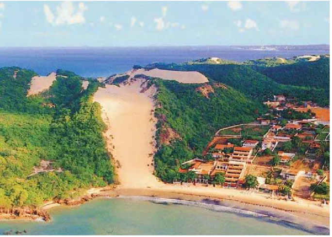 Figura 3  - Morro do Careca. Constituído de dunas costeiras e vegetação nativa, é um dos principais cartões postais da cidade