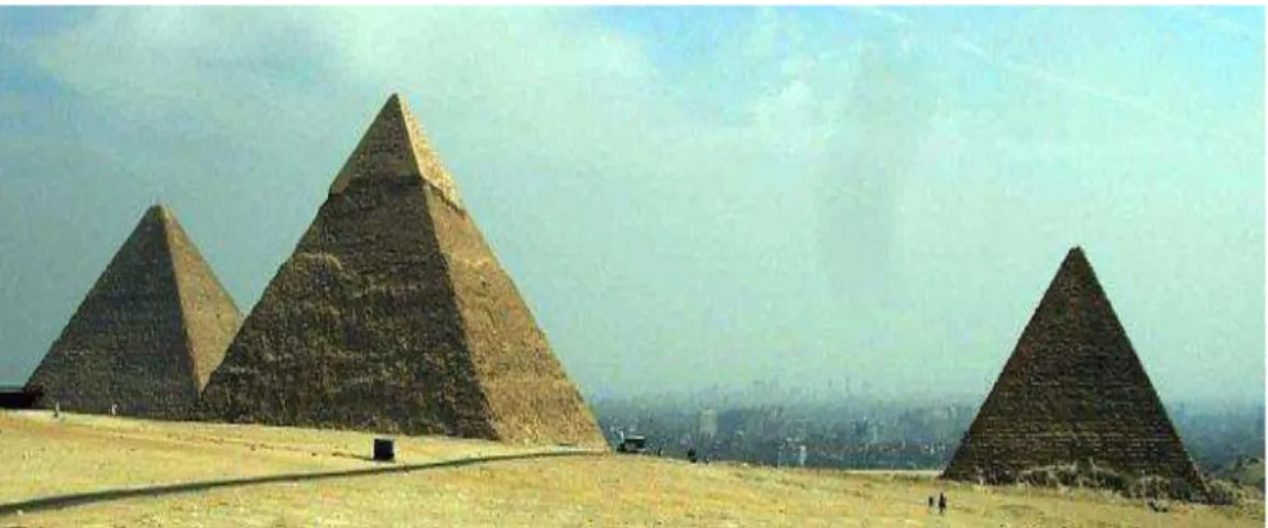 Figura 6  – Pirâmides de Quéops, Quéfren e Miquerinos 