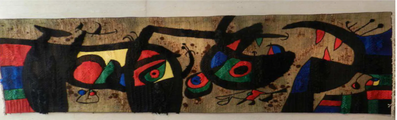 Fig. 3: Tapete exposto na Fundació Pilar i Joan Miró, em Mallorca. Nele, é possível observar alguns elementos  da obra mironiana: a presença de olhos e as cores, basicamente, primárias