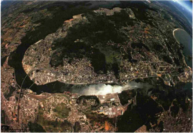 Foto 4.1/2 - Foto aérea mostrando a ocupação urbana da  Cidade de Vitória  Fonte:  .. www.cidadedevitória .com.br.