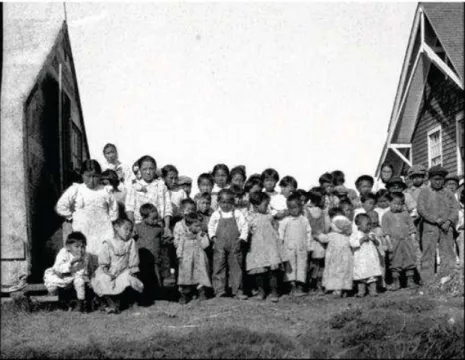 Figura 1.2: Crianças de uma vila remota no Alaska, sobreviventes da pandemia influenza H1N1 (gripe espanhola) de 1918
