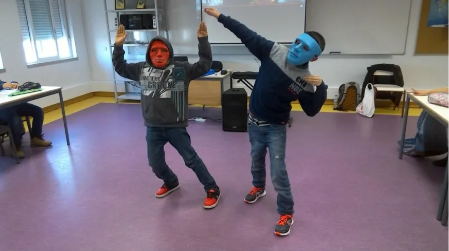 Figura 3: Momento da aula, na qual foi realizada atividade de movimento &#34;Dança do Robot Azul&#34;