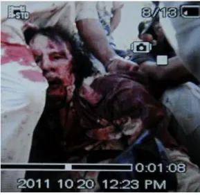 Figura 1- Morte de Muamar Kadafi  Foto de celular mostra momento da captura de Kadafi, produzida por Philippe Desmazes/AFP, em 20  Out