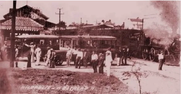 Figura 3 Estação  de Nilópolis com trem a vapor e jardineiras, provavelmente anos  1920  (Autor desconhecido)