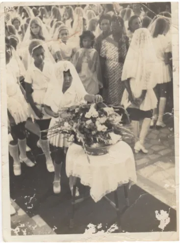Figura 7 - Cerimônia de primeira Eucaristia, minha avó  com  sua turma de catequizados em  Nilópolis na igreja de São Sebastião em Olinda, nos anos  70