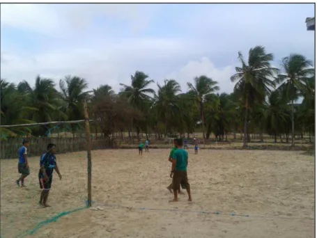 Figura 1 : partida de futebol de areia, comunidade da Praia  Fonte: Pesquisa Direta: Canuto Diógenes Saldanha Neto, 2013