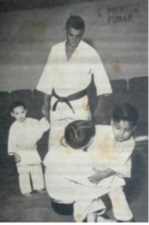 Figura 5: Carlos Gracie ensinando os irmãos a praticarem o Jiu-Jitsu 