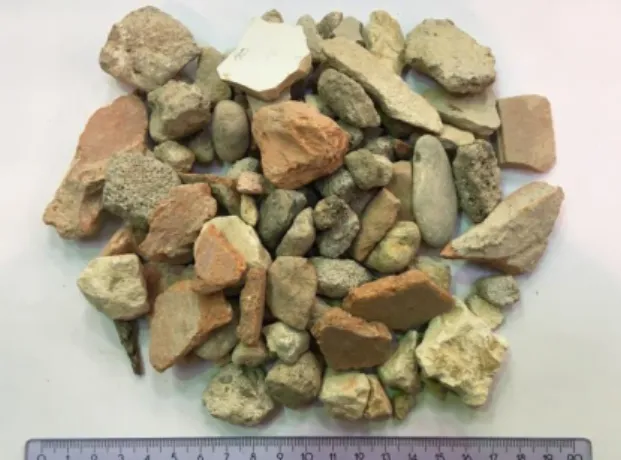 Figure  1.  Sample  of  recyled  aggregate  used  in  this  study (ruler in centimetres) 
