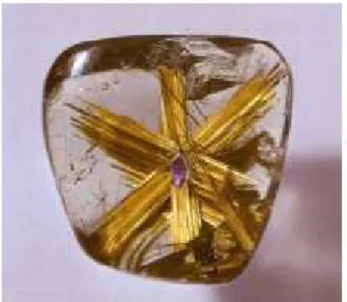 Figura  2.2  Amostra  de  quartzo  enfumaçado  com  estrela  de  rutilo  (TiO2)  (www.cdcc.sc.usp.br)