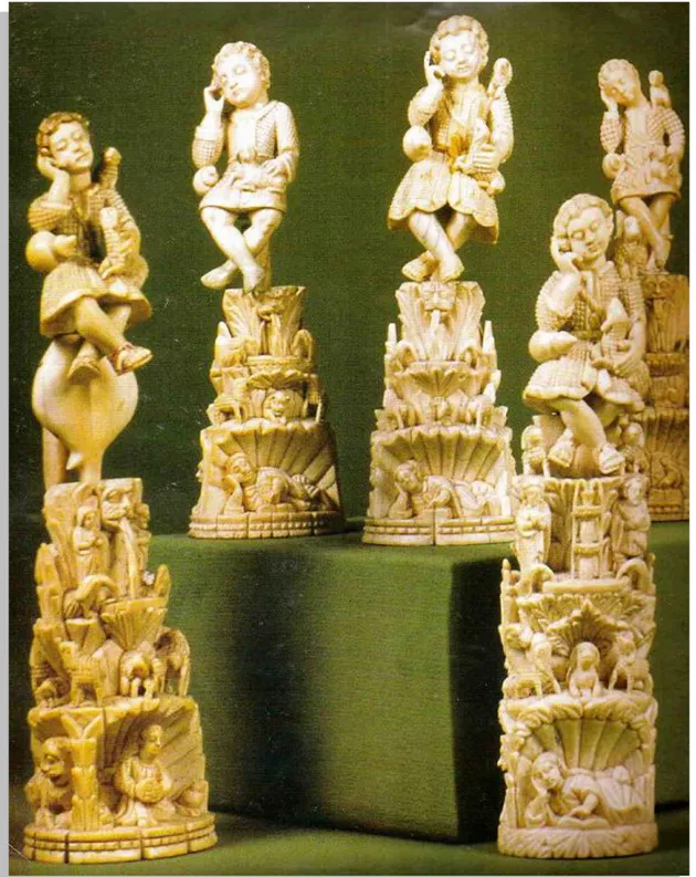 Figura 5 - Versões do Bom Pastor em marfim  –  século XVIII  (coleção Souza Lima - Museu Histórico Nacional, Rio de Janeiro  –  RJ) 