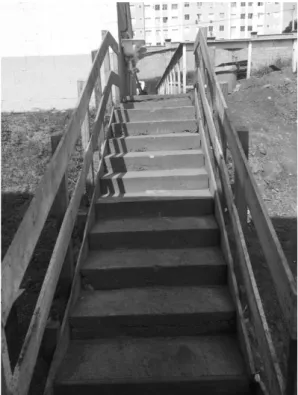 Figura 04 – Escada de acesso ao refeitório e vestiários do Canteiro de Obras 01 