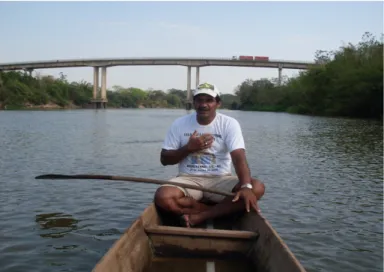Figura   04.   Entrevista   com   o   pescador   profissional,   atual   Presidente   da   Cooperativa   Coorimbatá,   no   rio   Cuiabá
