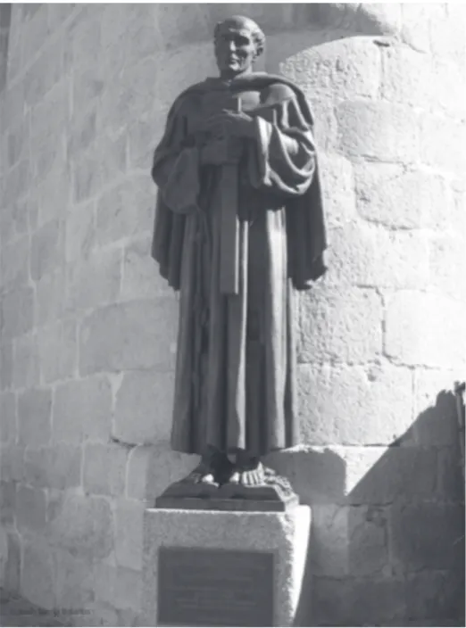 Fig. 1. Estatua de bronce de san Pedro de Alcántara, Plaza de Santa María, Cáceres. 