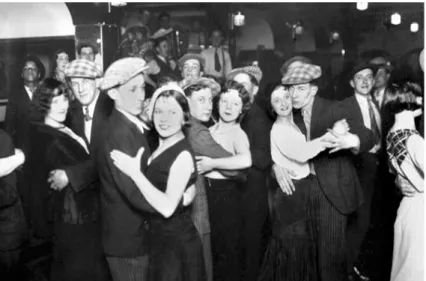 Figure 2 - Vers 1930, danseurs au bal musette La Java, rue du Faubourg du 