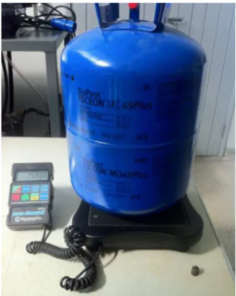 Figura 24 - Monitoramento da pesagem do recipiente com refrigerante R437a, foto do autor 