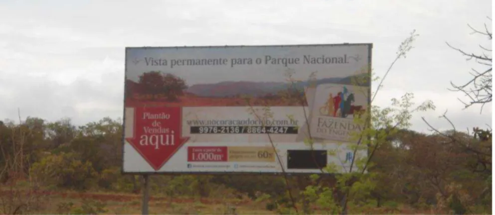 Figura 05: Fotografia de anúncio de venda de imóveis próximo ao limite do PARNA Serra do  Cipó, extraído de (CNCF, 2014, p