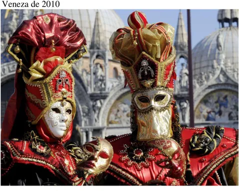 Figura 7 – Brincantes mascarados na Praça São Marcos durante o Carnaval de  Veneza de 2010 
