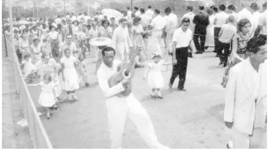 Figura 10  –  Foto da primeira escola de samba do Brasil com o grande Ismael Silva,  na festa de Nossa Senhora da Penha 