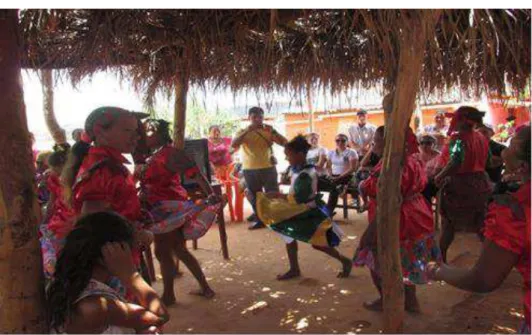 Figura 6 - Apresentação da dança do toré, em 2014 na V edição do Artefatos da Cultura  Negra na comunidade quilombola Carcará em Potengi 