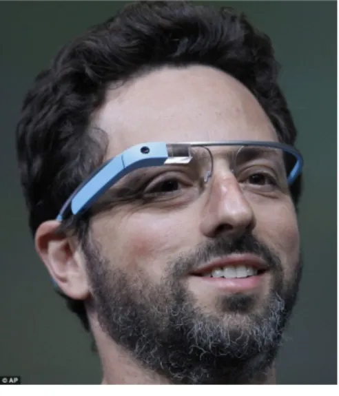 Figura  8  –  Sergey  Brin,  co- co-fundador  do  Google,  usando  os  óculos de realidade aumentada na  apresentação do projecto