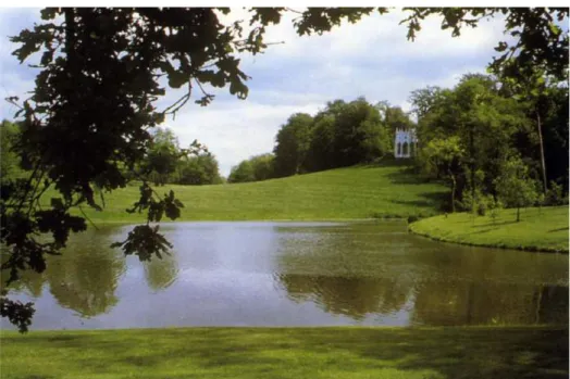 Figura 7: Vista del Valle y del templo gótico de la isla de la gruta, Painshill Park, Inglaterra