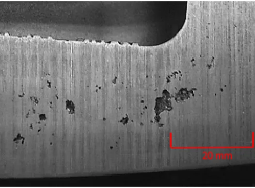 Figura 17: Macrorechupes visíveis através do seccionamento de uma jante automóvel (Zhang et al