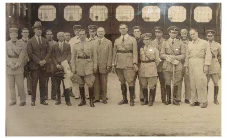 Figura 11 - Visita de Santos Dumont à Escola de Aviação Militar, 1928. 