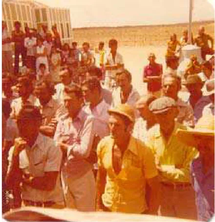 Foto 04 - Os trabalhadores atentos à discussão do padre  Ernesto Espínola da Silva, na década de 1970