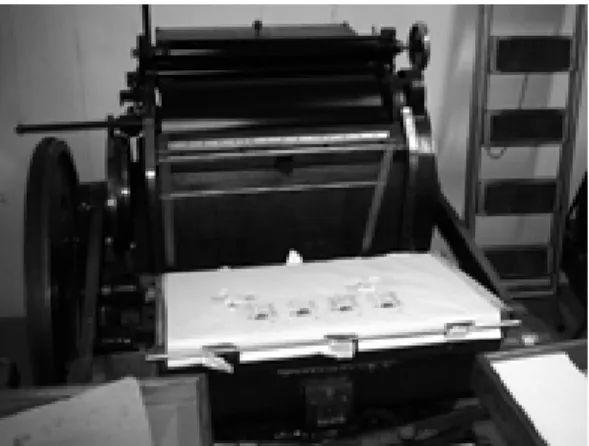 Figura 13 – Guilhotina manual           Figura 14 – Máquina impressora