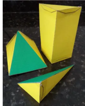 Foto 09: Prisma de base triangular dividido em duas Pirâmides,  uma de base retangular e outra de base triangular 