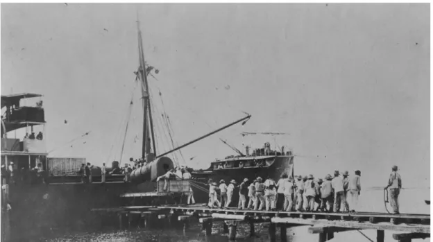 Figura 6: Desembarque de uma locomotiva em Amarração (1918) 