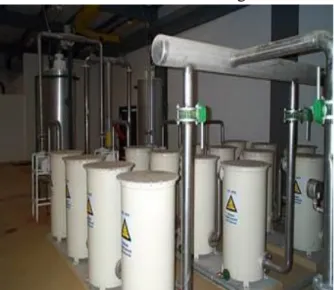 Figura 9 - Sala de Depuradores de Biogás  Alguns  órgãos  onde  são  produzidos  odores  são  confinados,  e  o  ar  deles  extraídos  é  desodorizado  por  lavagem  química  em  torres  antes  de  ser  libertado  na  atmosfera