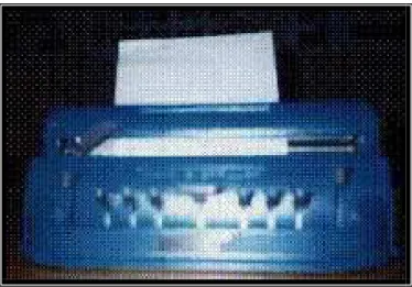 Figura 11: Máquina de escrever em Braille.  Fonte: Sociedade de Assistência ao Cego, 2004 