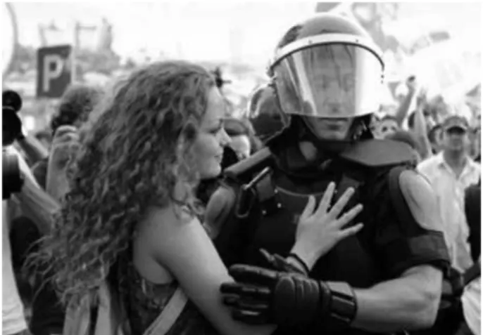 Figura 1: Adriana Xavier hugs a policeman during the demonstration “Que se lixe a Troika!” [“Screw  Troika!”] in Lisbon