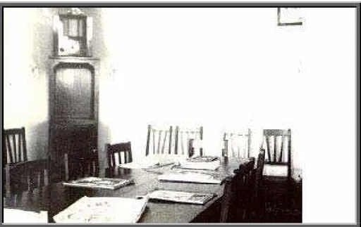 Figura 3: Primeiro rádio da ACI e mesa de leitura, 1936  Fonte: Acervo Memorial Juvino Oliveira 
