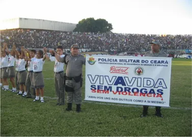 FIG. 6 - Policiais PROERD em ação  Fonte: (PROERD/PM-CEARA, 2007) 