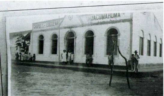 FOTO  1  –  Prédio  do  Grupo  Escolar  Jacumahuma,  até  ano  de  1952.  Atualmente,  a  câmara 