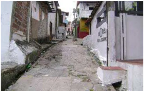 Figura 2.2 – Beco na Rua Guanabara, em Mãe Luiza.  Fonte: Acervo particular (2009). 