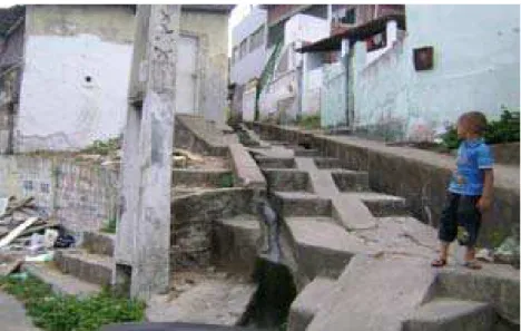 Figura 2.3 – Escadaria na Rua Guanabara, em Mãe Luiza.  Fonte: Acervo particular (2009)