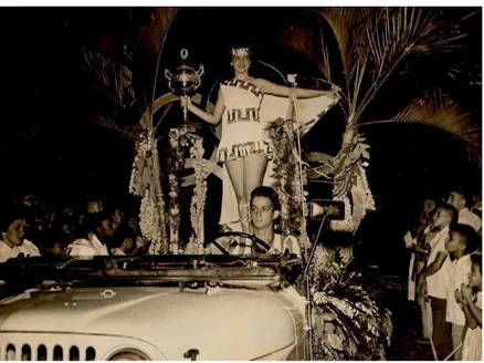 FOTO  13  –  Desfile  dos  Jogos  Olímpicos  Escolares  de  1958.  O  corso  e  a  platéia  na  Avenida  Deodoro